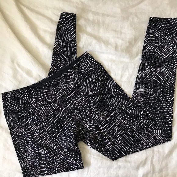 Beyond Yoga Lux Spotted Leggings from Iowa by Namaste - Picture 6 of 10